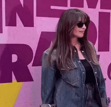 Im Denim-Total-Look: Monica Bellucci zeigt sich beim Filmfestival in Paris