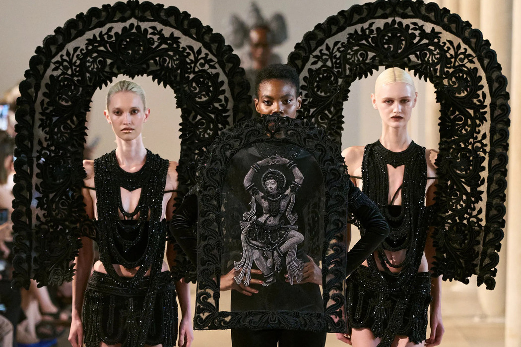 Temple-inspired gowns: Rahul Mishra unveils the Haute Couture collection «Devi: The Eternal Muse»