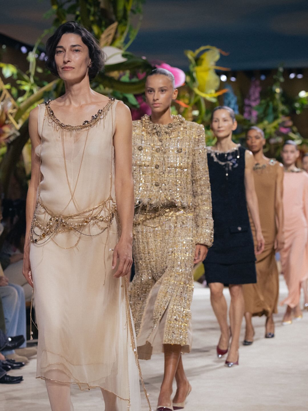 M&auml;rchenhafter Garten und die Archive von Chanel: Matthieu Blazy pr&auml;sentiert neue Haute-Couture-Kollektion