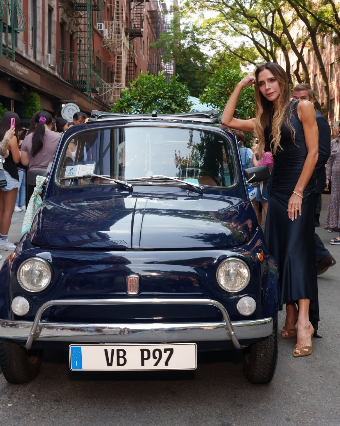 Victoria Beckham eröffnet Pop-up, inspiriert von ihrem Duft Portofino ’97