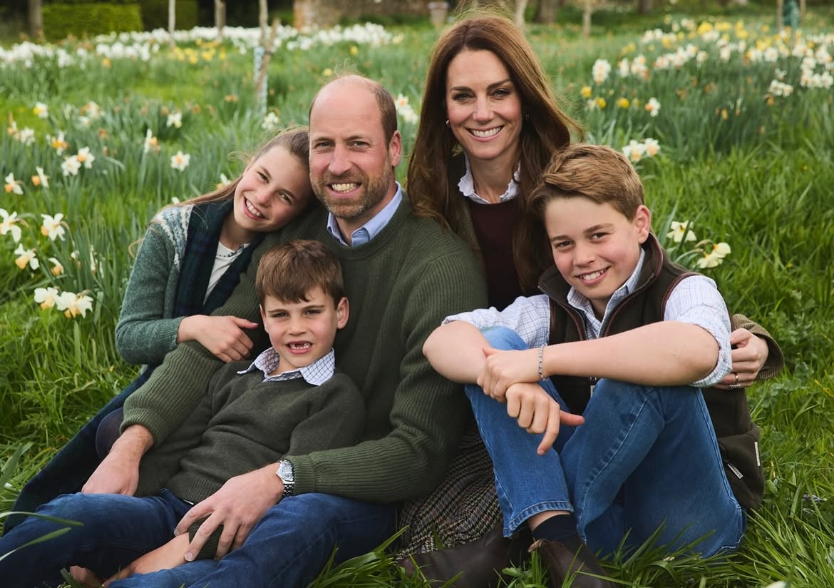 Prince George turns 13: the Royal Family shares a new portrait of the future king