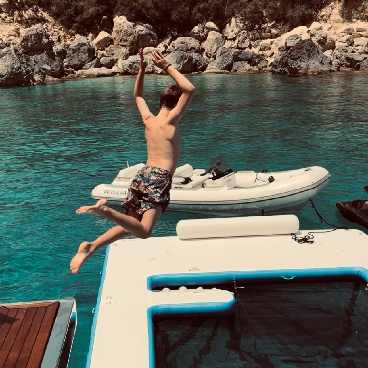 Jason Statham und Rosie Huntington-Whiteley zeigen Eindrücke von ihrem Yachturlaub