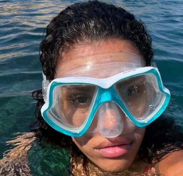 Tina Kunakey zeigt, wie sie ihren Sommerurlaub auf Korsika verbringt