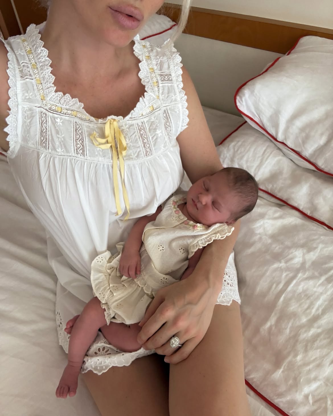 Elsa Hosk ist zum zweiten Mal Mutter geworden und zeigt die ersten Fotos ihrer Tochter