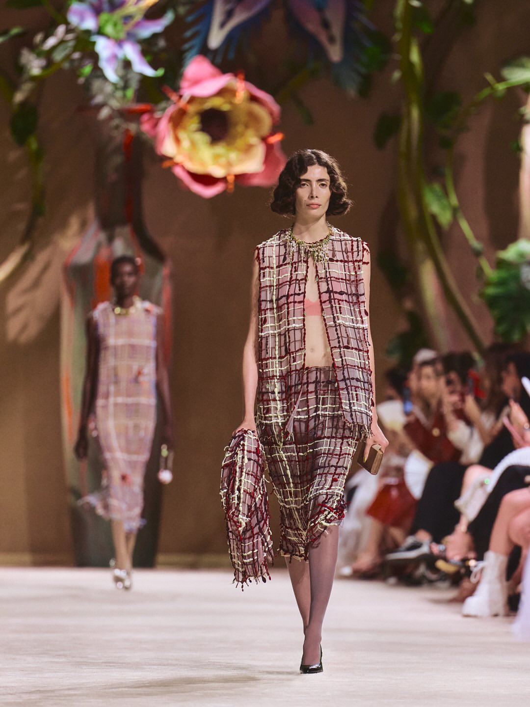 M&auml;rchenhafter Garten und die Archive von Chanel: Matthieu Blazy pr&auml;sentiert neue Haute-Couture-Kollektion