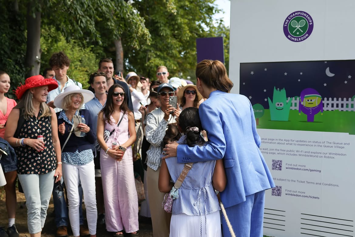 In Himmelblau: Ein Blick auf den neuen Auftritt von Catherine, Princess of Wales