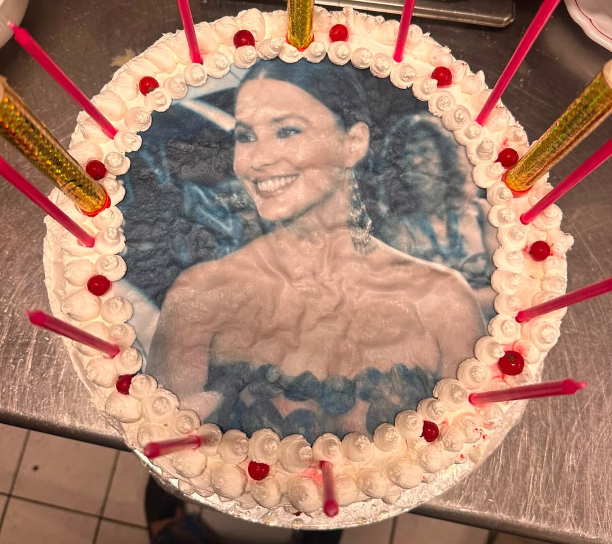 Sof&iacute;a Vergara zeigt, wie sie ihren 54. Geburtstag gefeiert hat