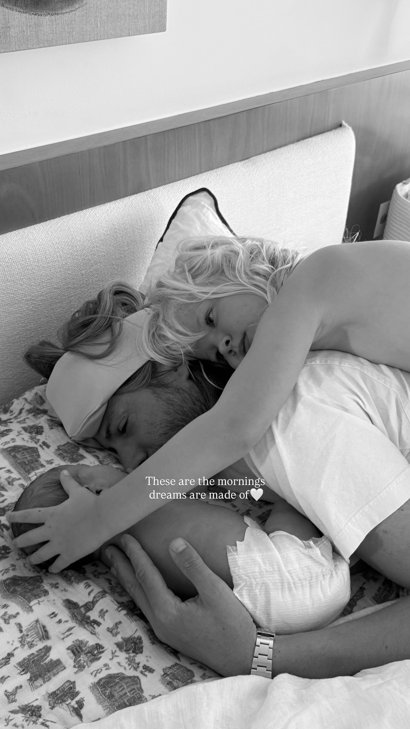 Elsa Hosk ist zum zweiten Mal Mutter geworden und zeigt die ersten Fotos ihrer Tochter