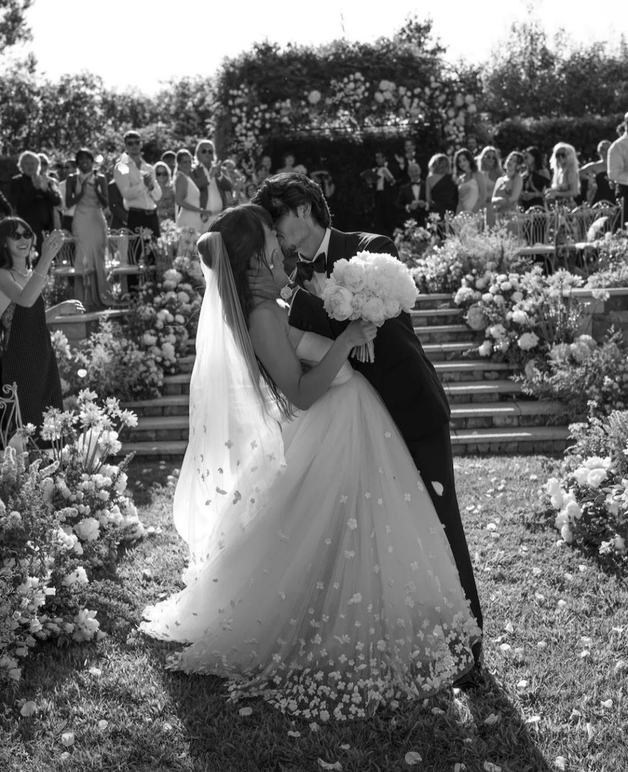 Pamela Andersons j&uuml;ngster Sohn hat in Saint-Tropez geheiratet: Die ersten Fotos der Hochzeit