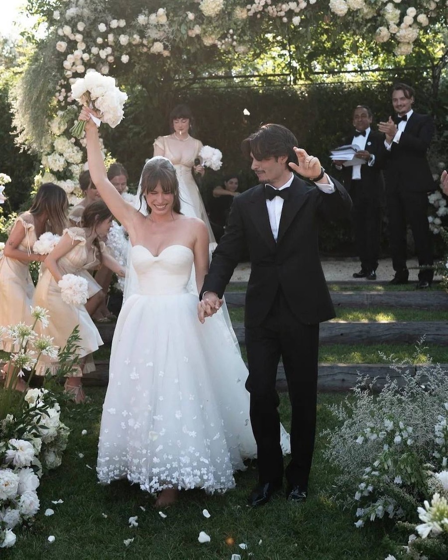 Pamela Andersons j&uuml;ngster Sohn hat in Saint-Tropez geheiratet: Die ersten Fotos der Hochzeit