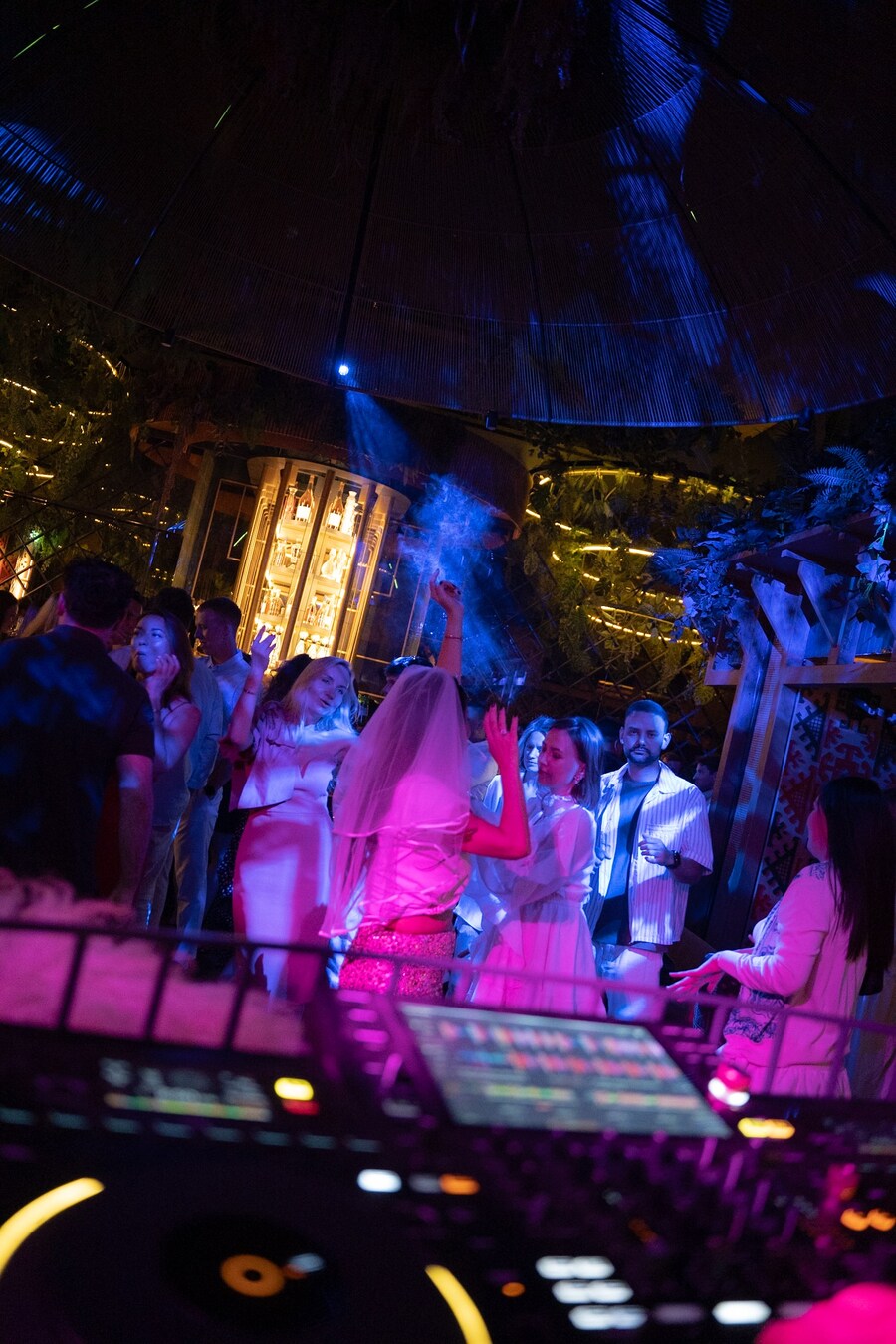 How it was: White Party lit up Chaihona Vienna