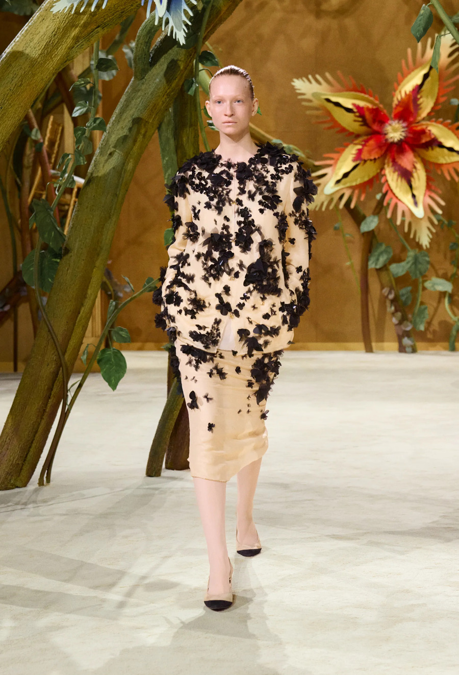 M&auml;rchenhafter Garten und die Archive von Chanel: Matthieu Blazy pr&auml;sentiert neue Haute-Couture-Kollektion