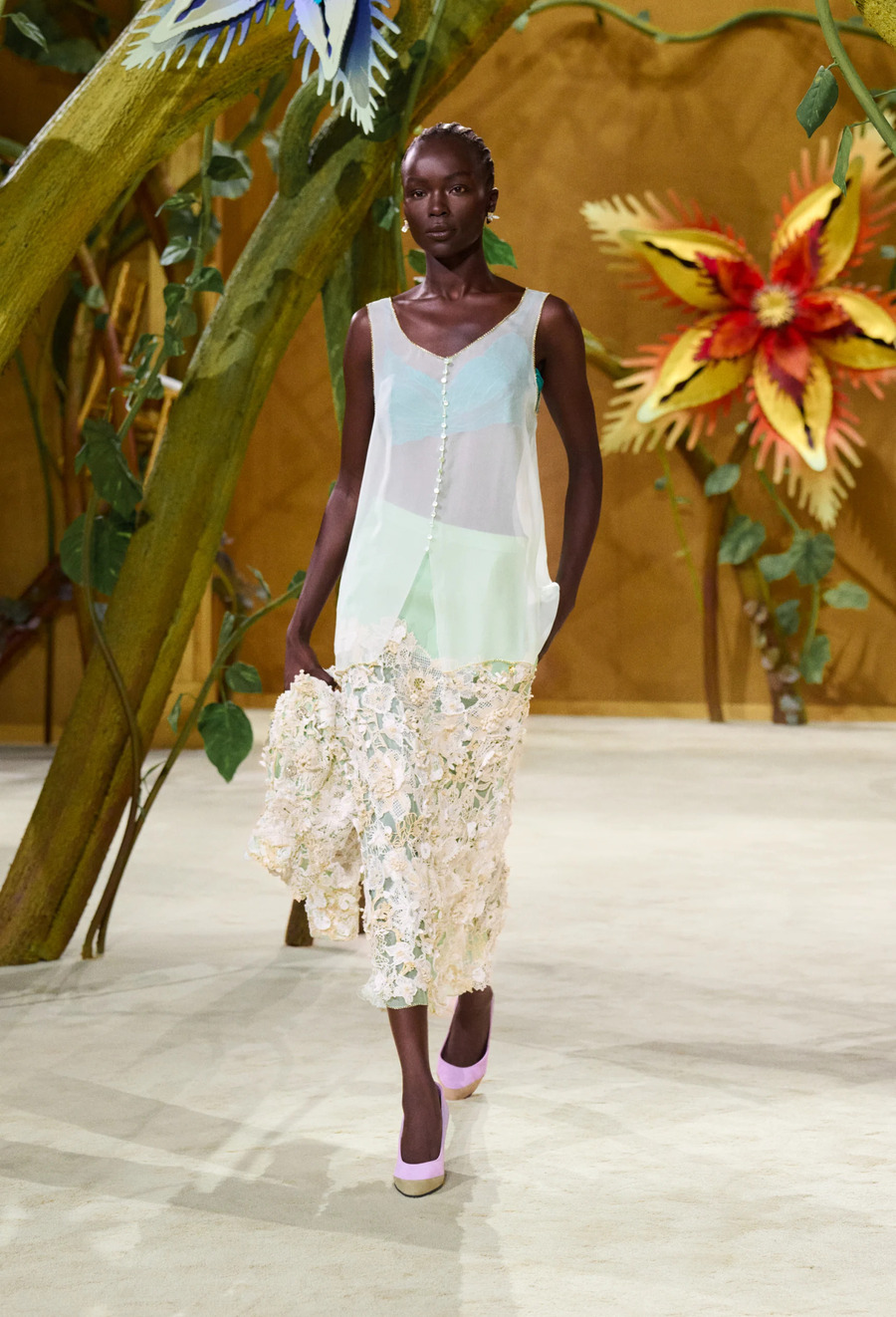 M&auml;rchenhafter Garten und die Archive von Chanel: Matthieu Blazy pr&auml;sentiert neue Haute-Couture-Kollektion