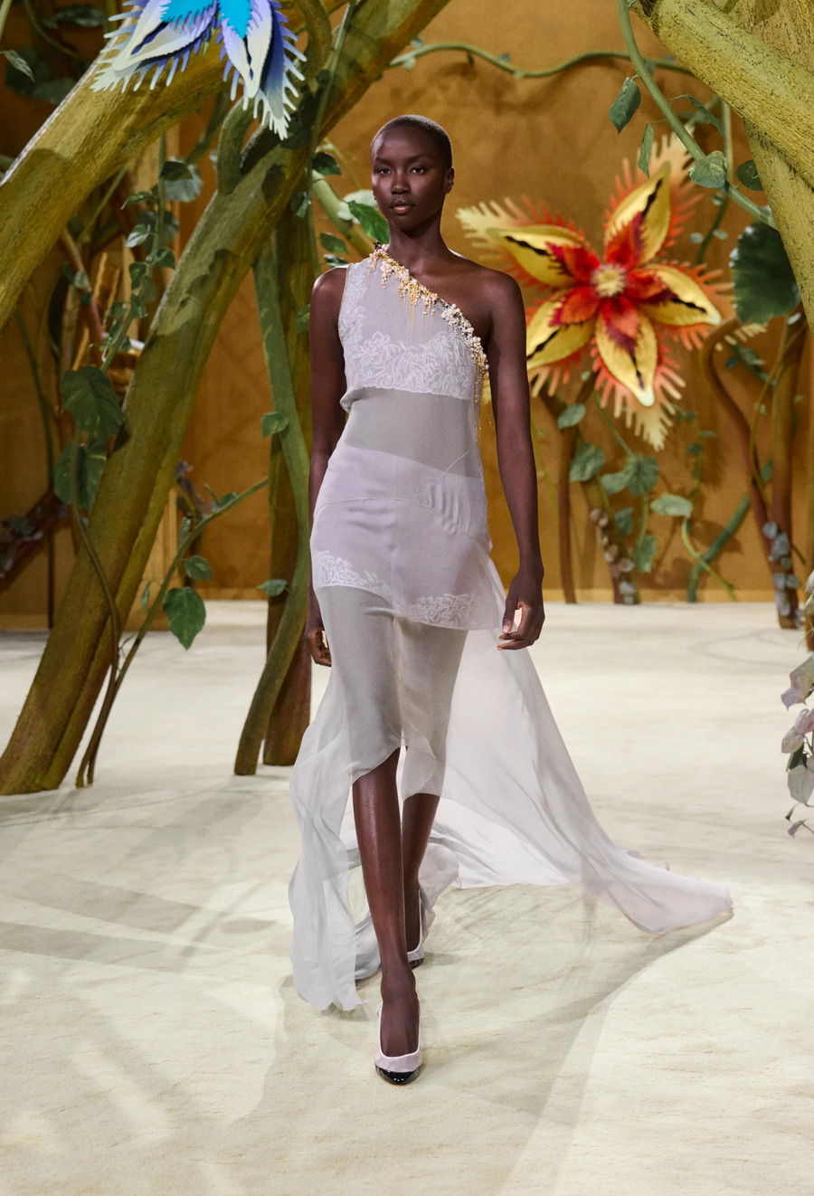 M&auml;rchenhafter Garten und die Archive von Chanel: Matthieu Blazy pr&auml;sentiert neue Haute-Couture-Kollektion