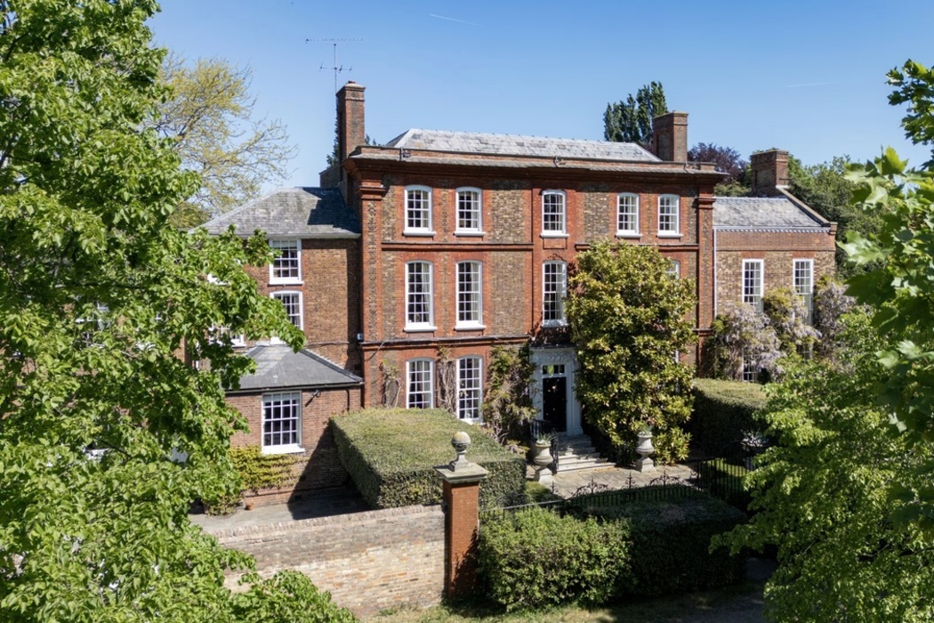 Princess Diana’s former weekend retreat listed for $33.4 million