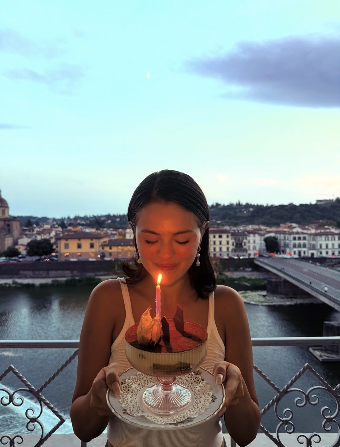 Selena Gomez zeigt, wie sie ihren 34. Geburtstag gefeiert hat