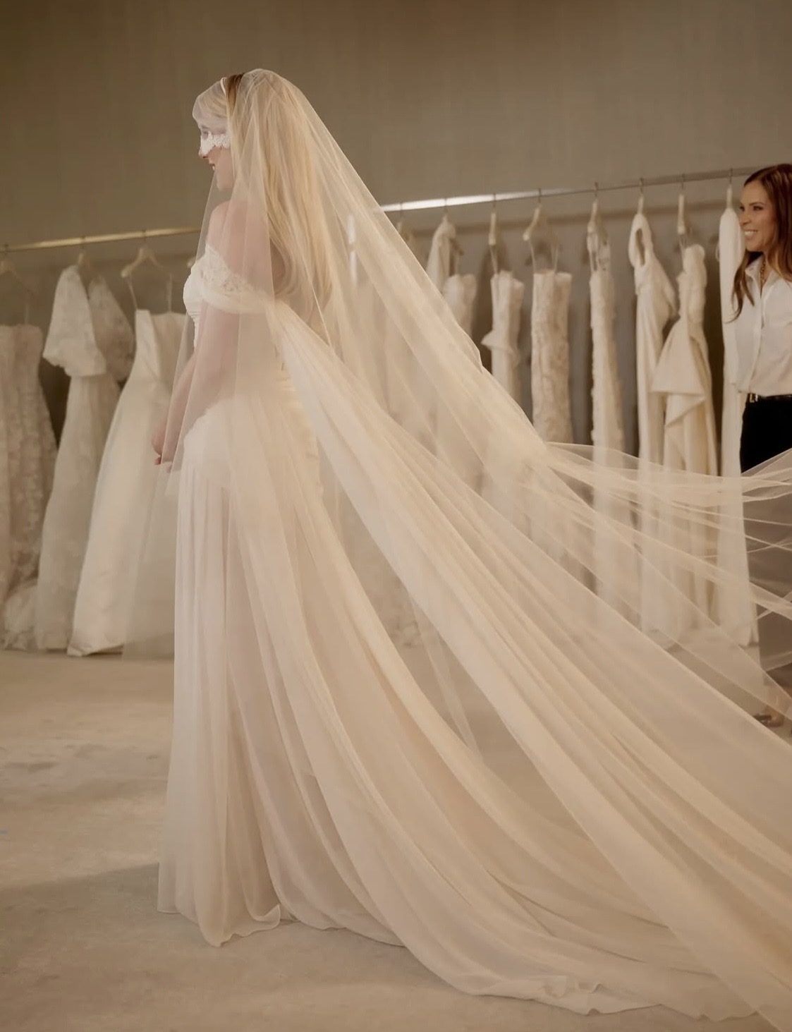 Emma Roberts hat geheiratet: Wir werfen einen Blick auf das Brautkleid der Schauspielerin