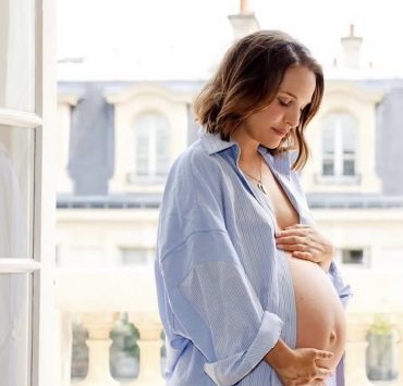 Natalie Portman posiert hochschwanger für ein zärtliches Fotoshooting