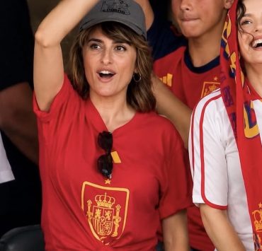 Leidenschaftliche Fans: Penélope Cruz und Rosalía gemeinsam beim Fußballspiel