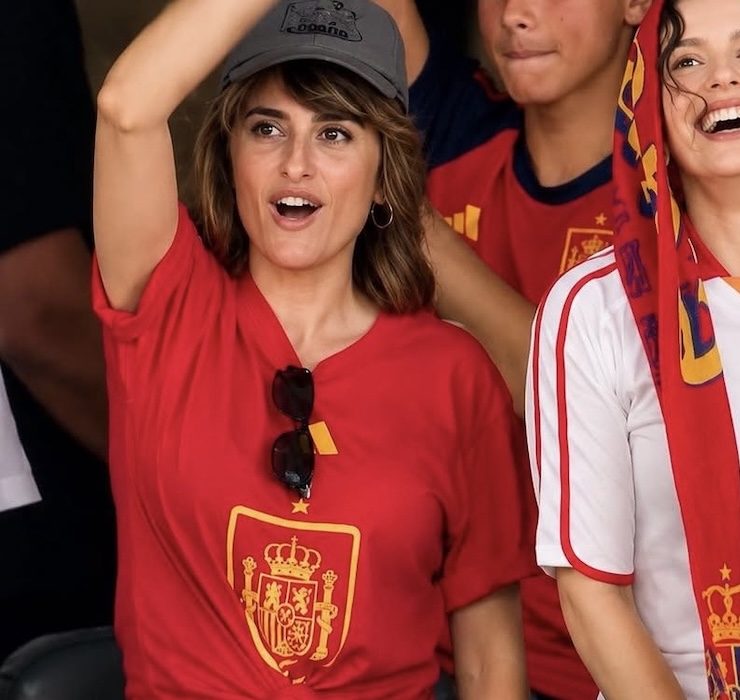 Leidenschaftliche Fans: Pen&eacute;lope Cruz und Rosal&iacute;a gemeinsam beim Fu&szlig;ballspiel