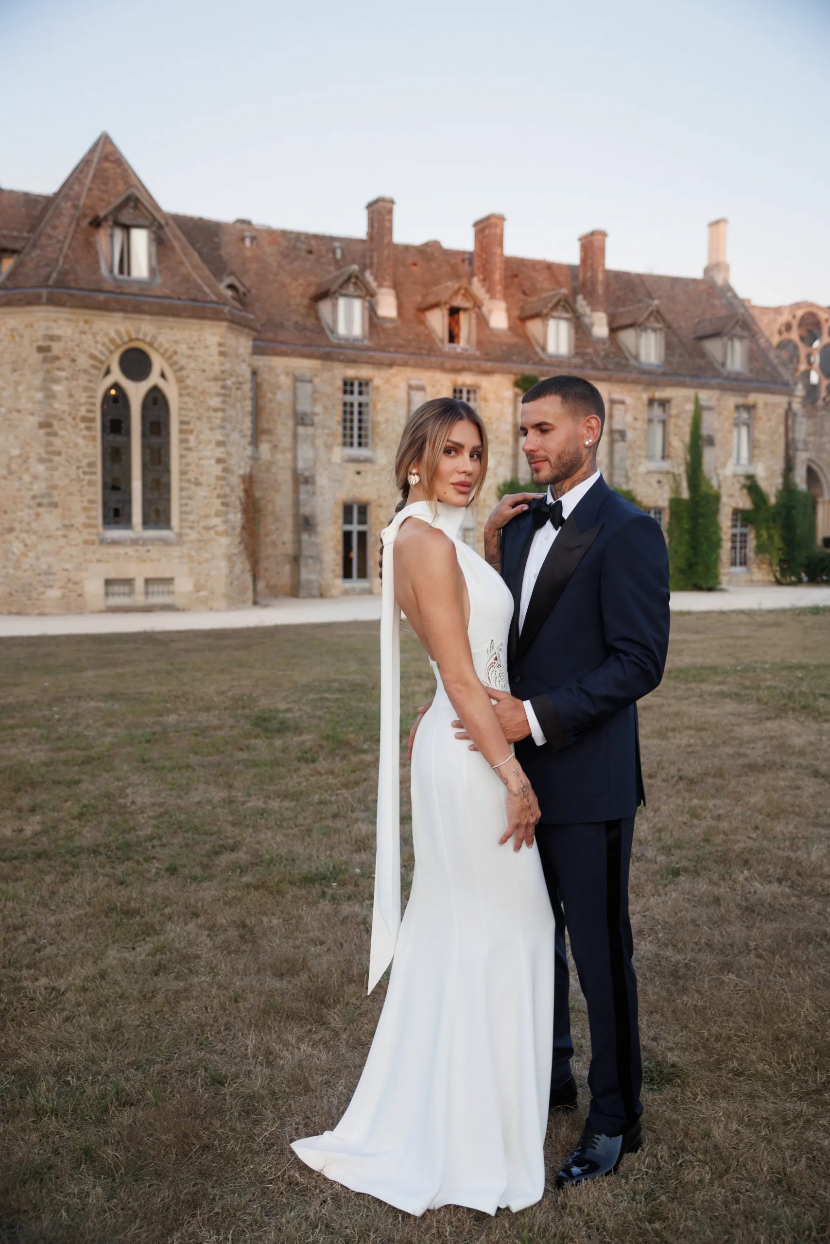 Fußballstar Lucas Hernández hat geheiratet: die schönsten Aufnahmen der prachtvollen Hochzeit