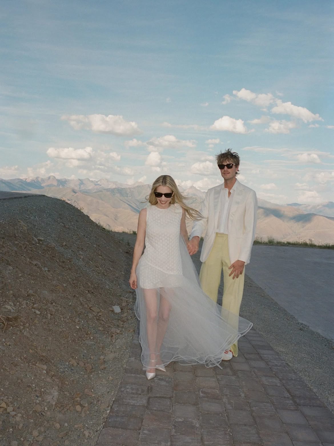 Emma Roberts zeigt neue Fotos von ihrer Hochzeit