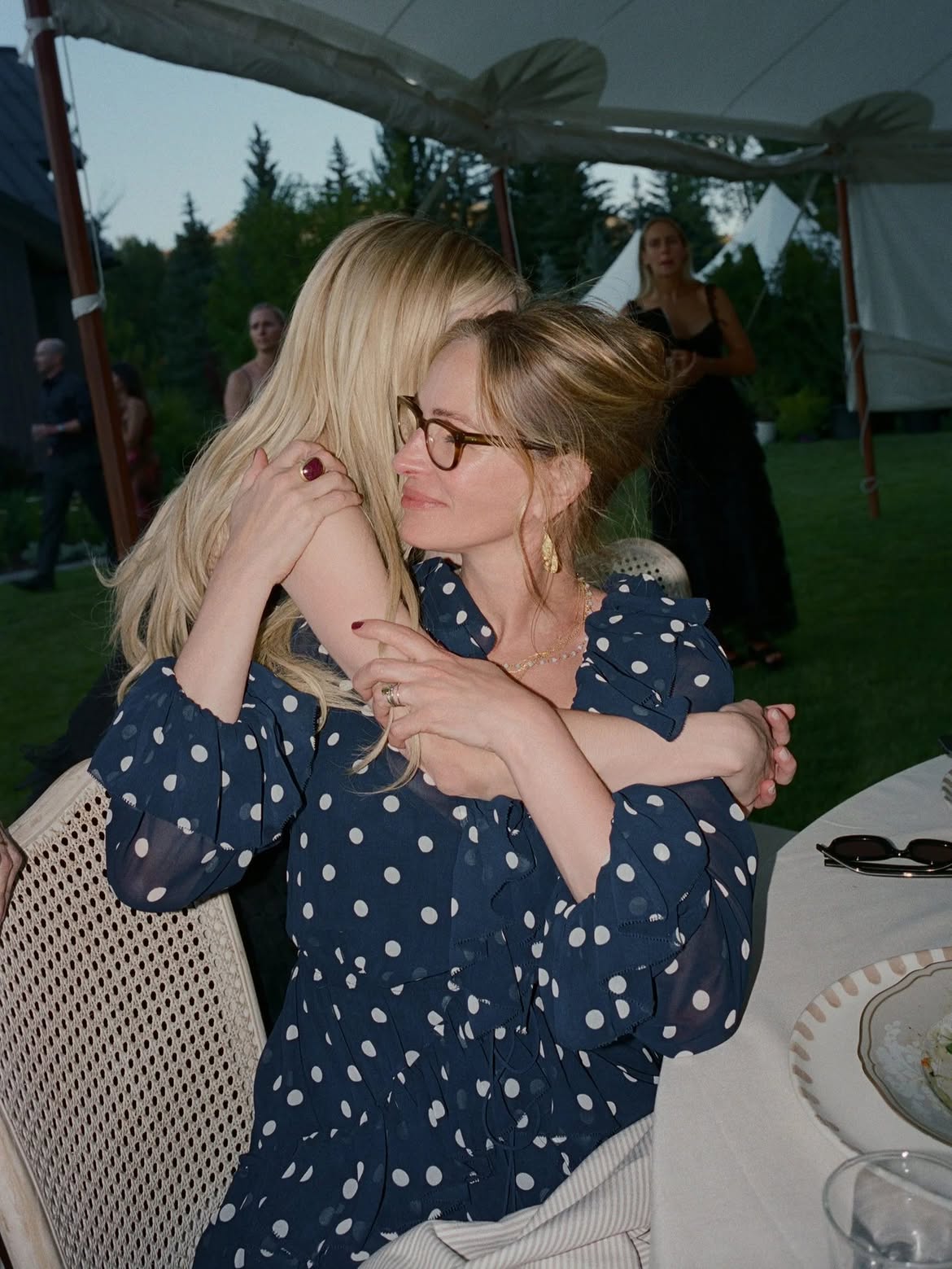 Emma Roberts zeigt neue Fotos von ihrer Hochzeit