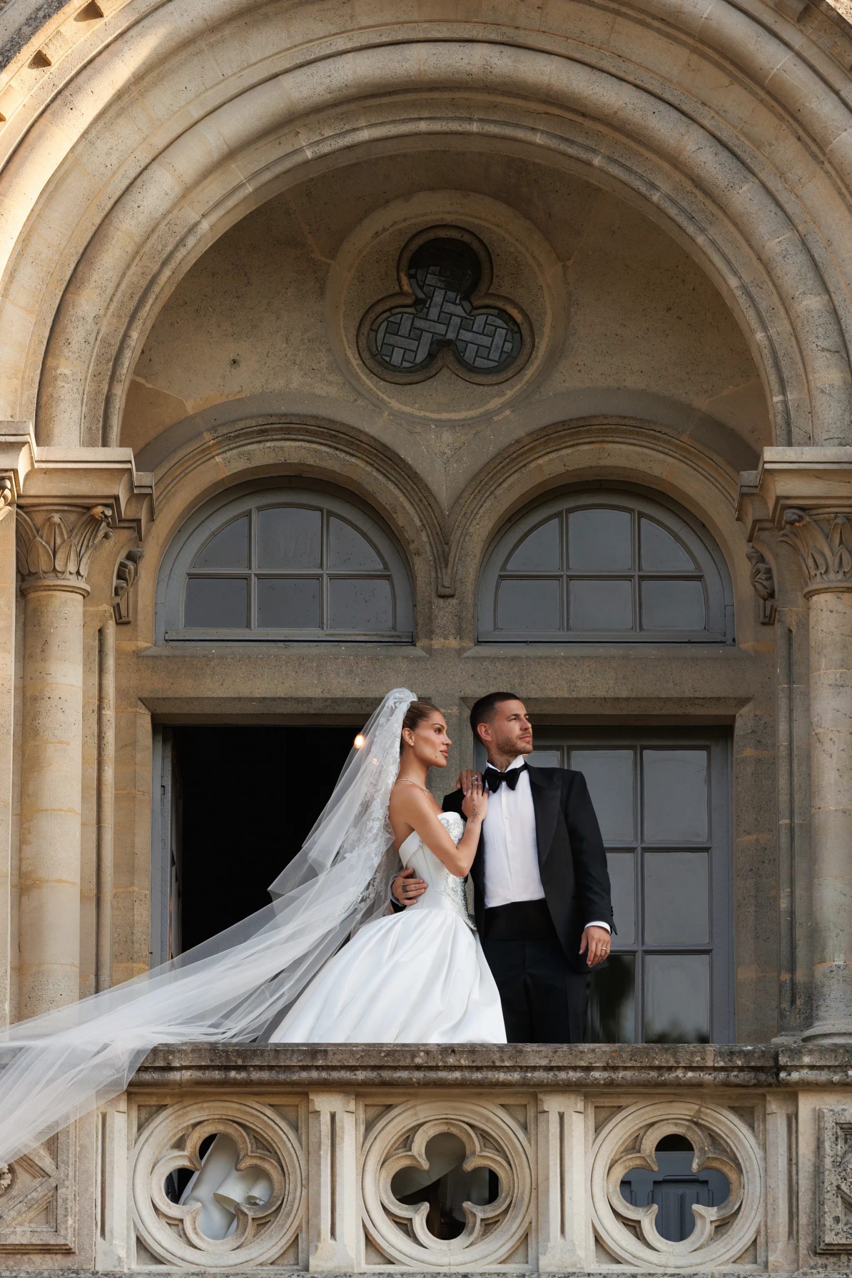 Fußballstar Lucas Hernández hat geheiratet: die schönsten Aufnahmen der prachtvollen Hochzeit