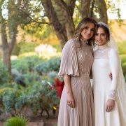Im Visier der Paparazzi: Elizabeth Olsen ist zum ersten Mal Mutter geworden