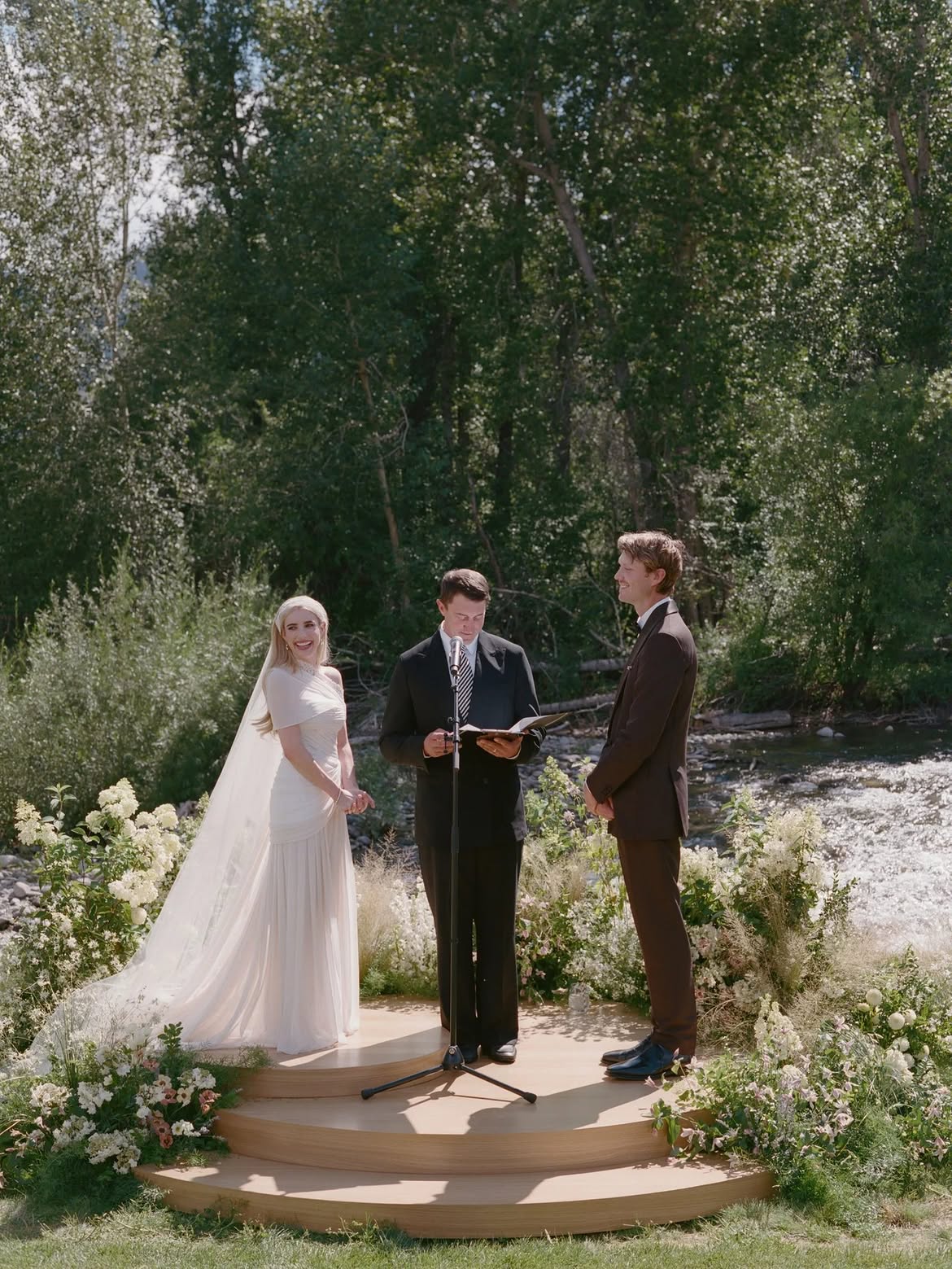 Emma Roberts zeigt neue Fotos von ihrer Hochzeit