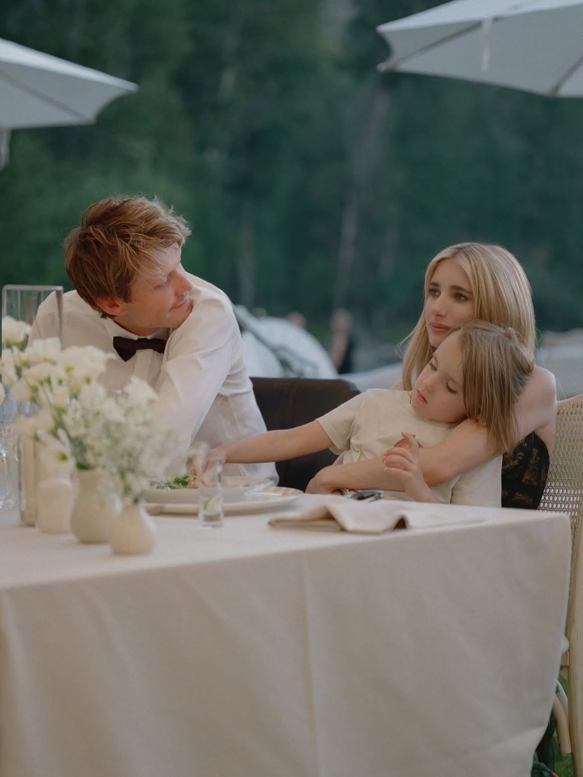 Emma Roberts zeigt neue Fotos von ihrer Hochzeit