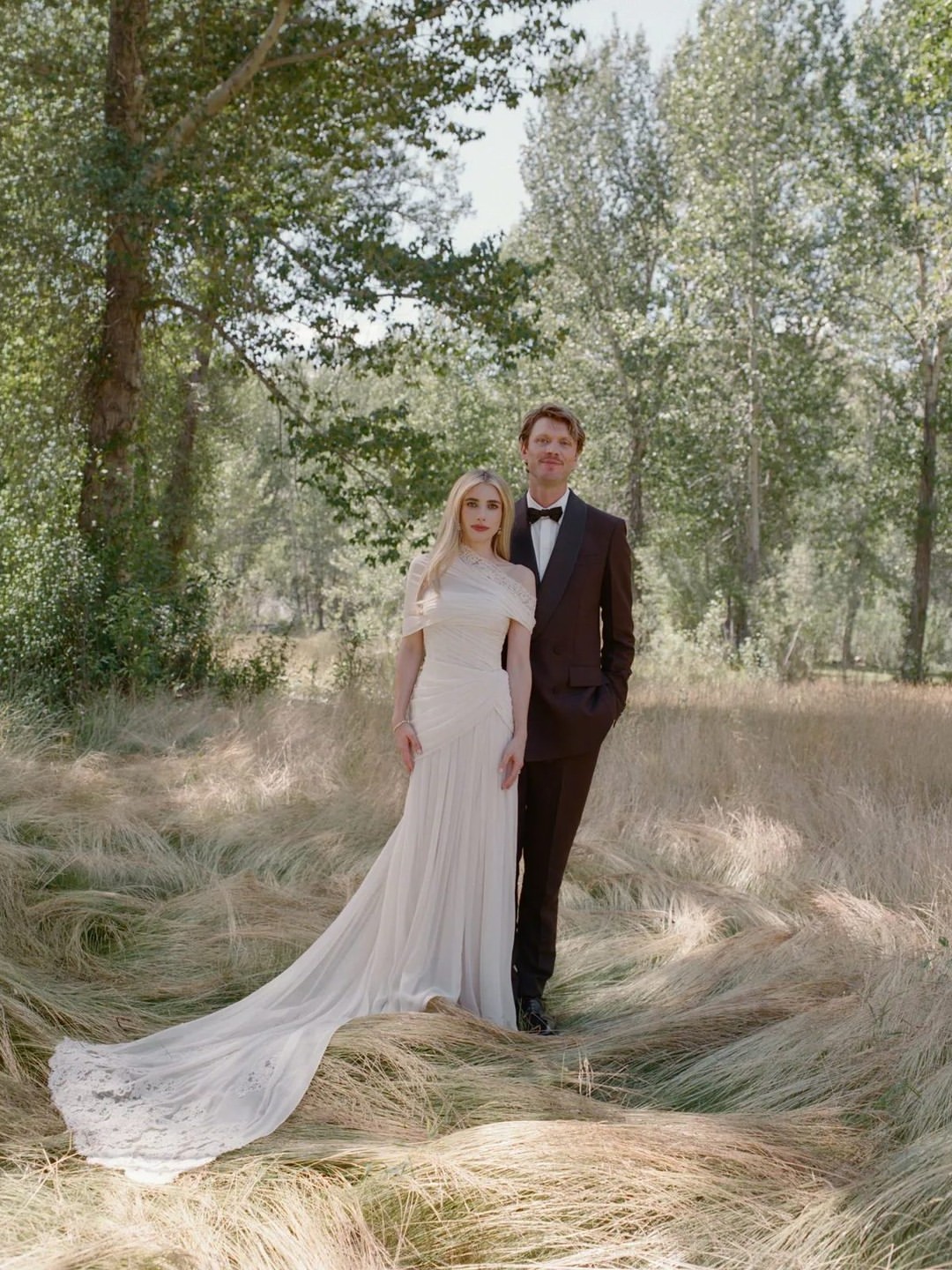 Emma Roberts zeigt neue Fotos von ihrer Hochzeit