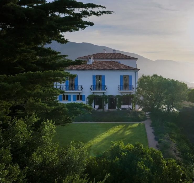 Lavendel, Iris und 800 Jahre alte Olivenbäume: Chanel zeigt die restaurierte Residenz von Coco Chanel