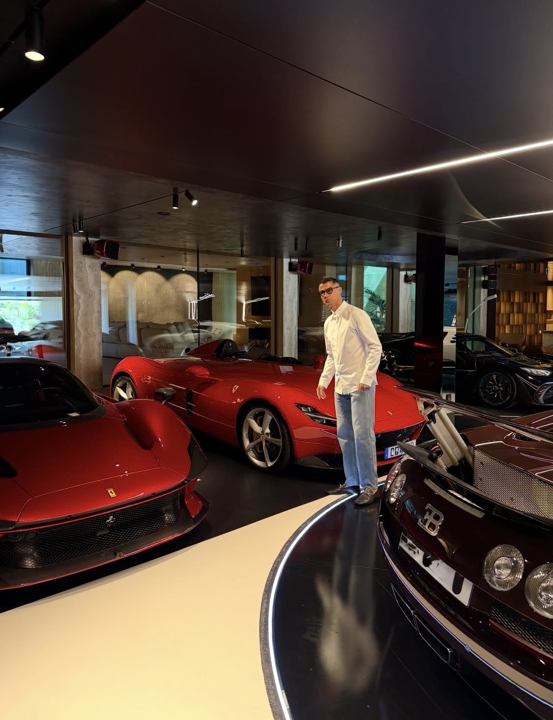 Ferrari, Bugatti und mehr — Cristiano Ronaldo zeigt seine luxuriöse Autosammlung