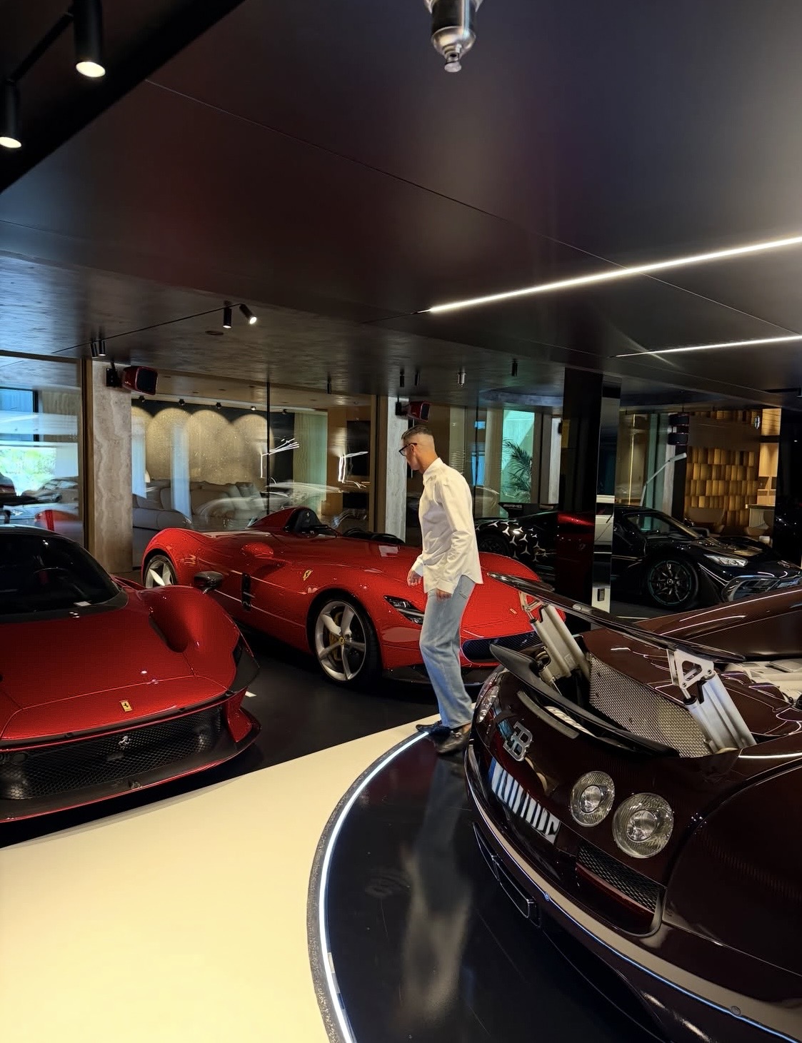 Ferrari, Bugatti und mehr — Cristiano Ronaldo zeigt seine luxuriöse Autosammlung