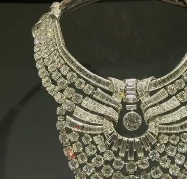 Aus einem Wiener Museum wurde eine Van-Cleef-&-Arpels-Halskette im Wert von $4 Millionen gestohlen
