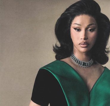 Statt Provokation — Stil der 60er: Die zurückhaltende Cardi B auf dem Cover eines Modemagazins