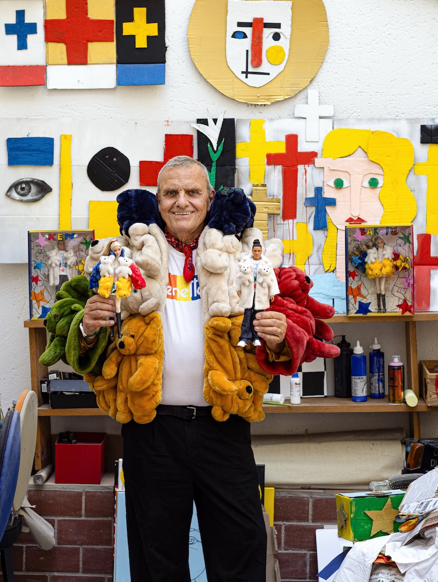Barbie und Ken tragen den legendären Teddy-Mantel von Jean-Charles de Castelbajac