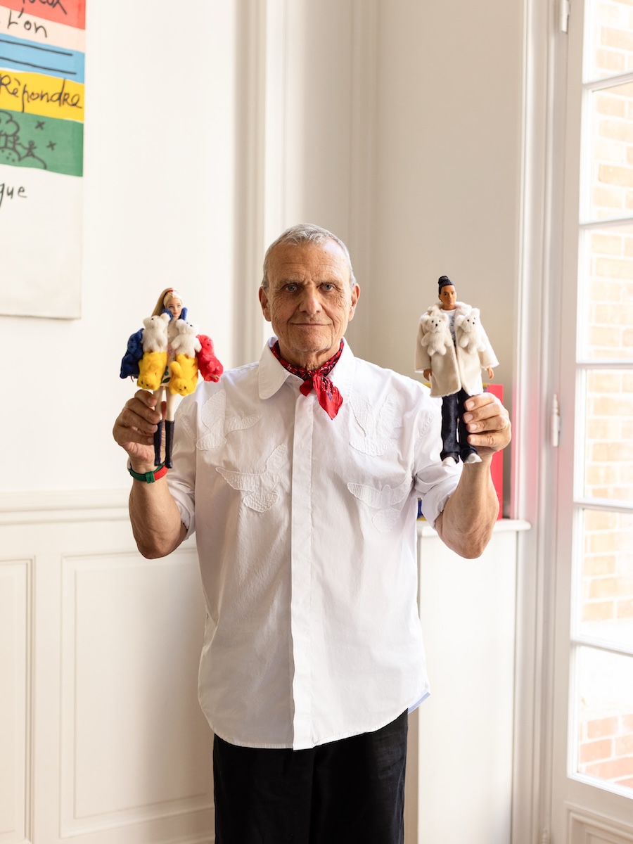Barbie und Ken tragen den legendären Teddy-Mantel von Jean-Charles de Castelbajac
