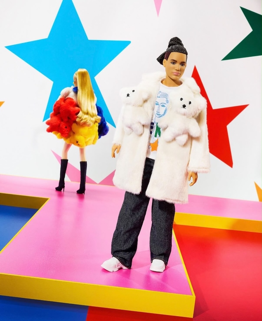 Barbie und Ken tragen den legendären Teddy-Mantel von Jean-Charles de Castelbajac