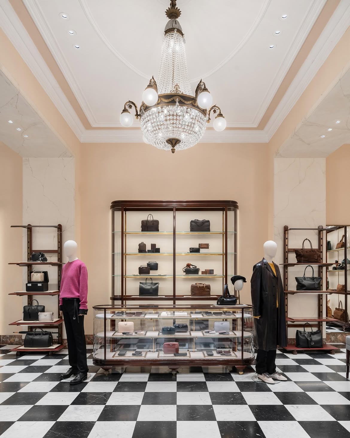 Die achtstöckige Prada Galleria in Mailand: Ein Blick in den neuen Raum der Marke