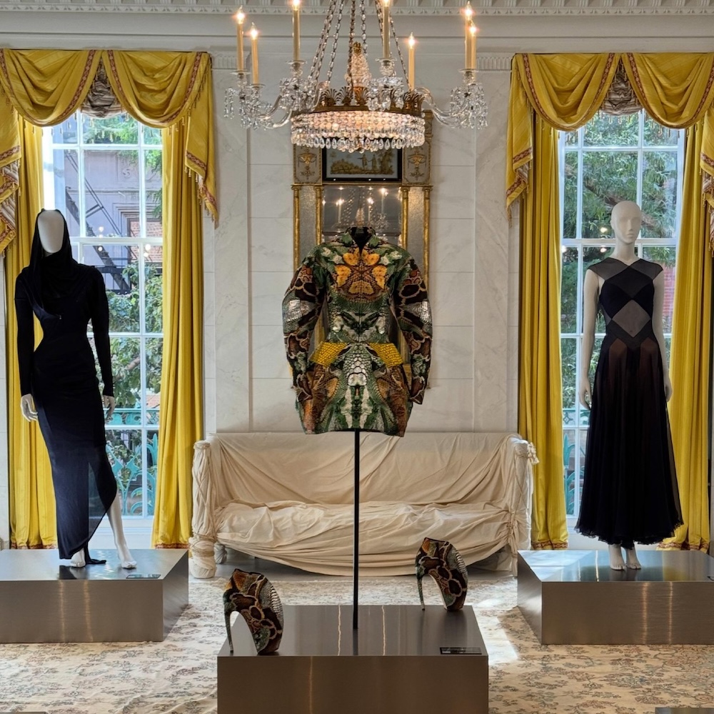 Zahl des Tages: Naomi Campbells Alexander-McQueen-Look für 1,3 Millionen Dollar versteigert