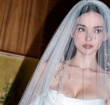 Seidensatin und vier Meter langer Schleier: Dove Cameron zeigt ihren Brautlook