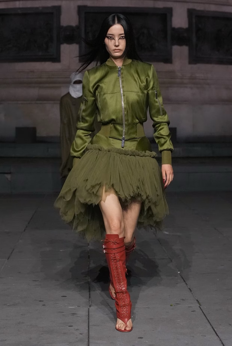 Schwangere Models und unheimliche Looks: Matières Fécales sorgt mit provokanter Show in Paris für Aufsehen