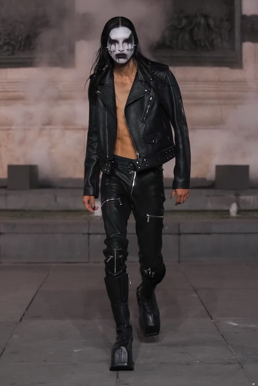 Schwangere Models und unheimliche Looks: Matières Fécales sorgt mit provokanter Show in Paris für Aufsehen