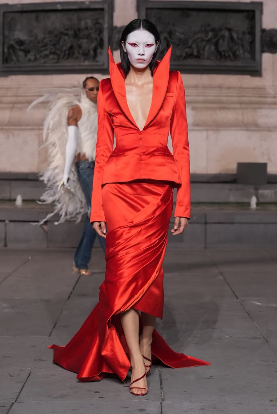 Schwangere Models und unheimliche Looks: Matières Fécales sorgt mit provokanter Show in Paris für Aufsehen