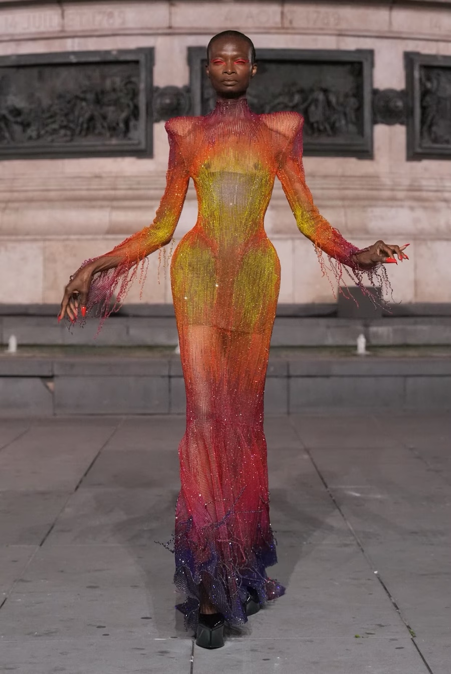 Schwangere Models und unheimliche Looks: Matières Fécales sorgt mit provokanter Show in Paris für Aufsehen