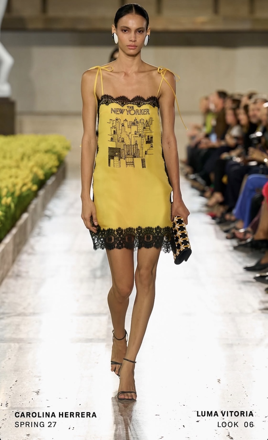 Zwischen 20.000 Tulpen: Carolina Herrera präsentiert Jubiläumskollektion in New York