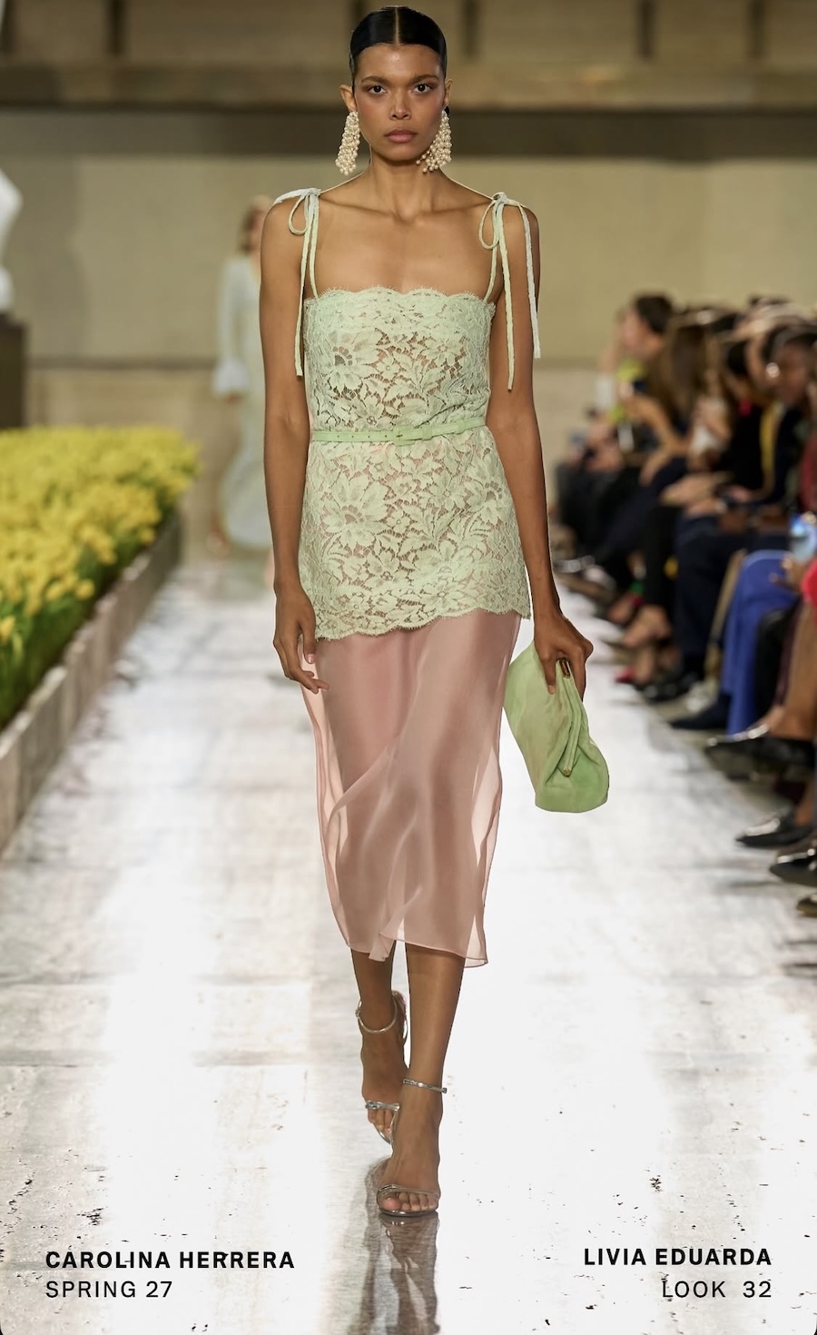 Zwischen 20.000 Tulpen: Carolina Herrera präsentiert Jubiläumskollektion in New York