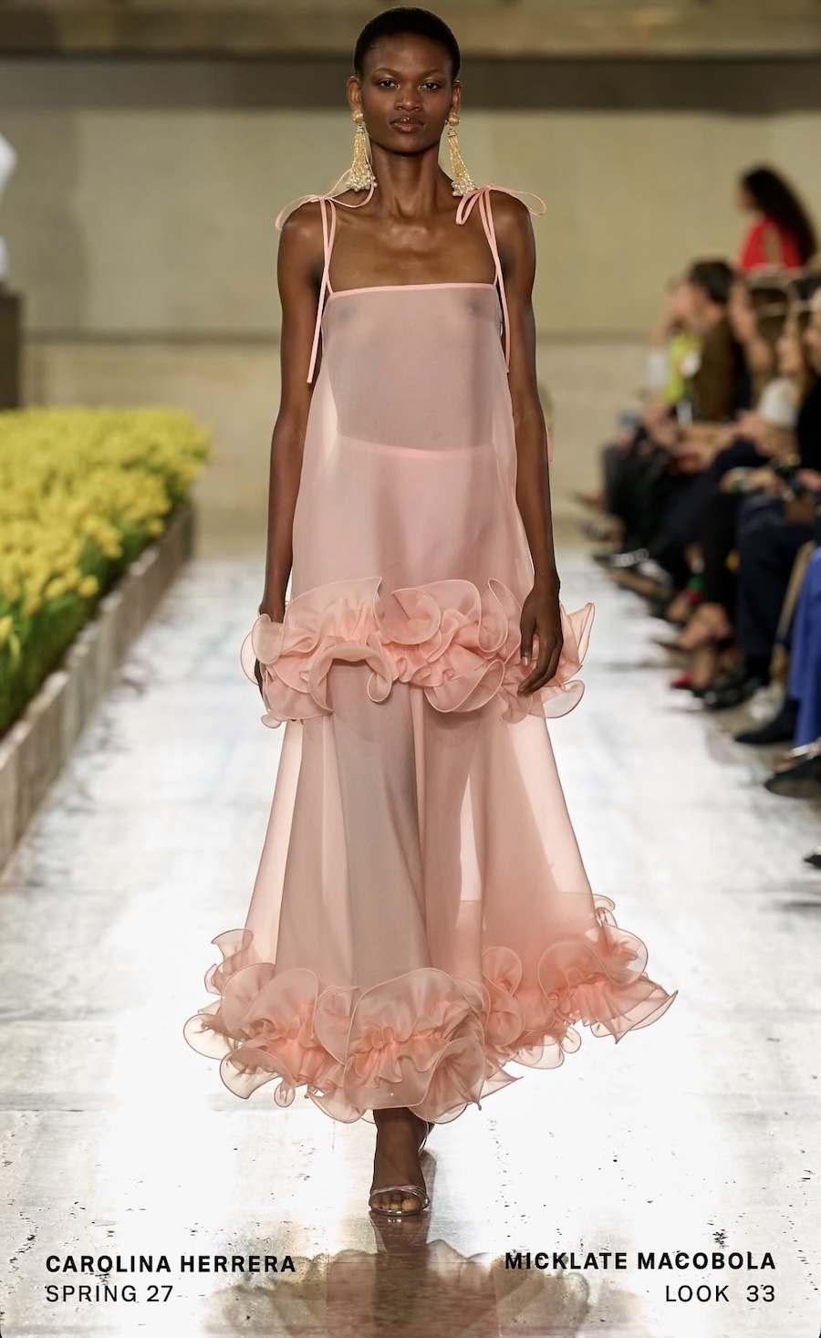 Zwischen 20.000 Tulpen: Carolina Herrera präsentiert Jubiläumskollektion in New York